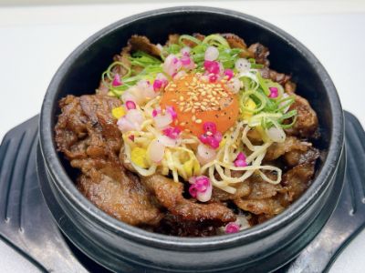 石焼和牛焼肉丼とユッケジャンのハーフセット